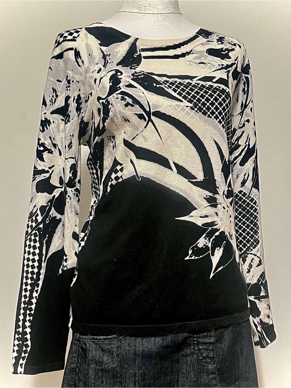 Moffi Boutique Graphic Floral Grid Long Sleeve Knit Pullover - M